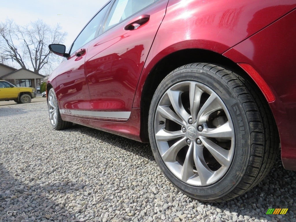 2015 200 S - Velvet Red Pearl / Black photo #7