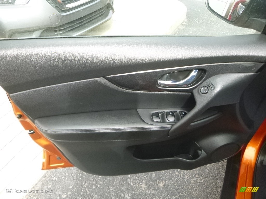 2017 Rogue SV AWD - Monarch Orange / Charcoal photo #14