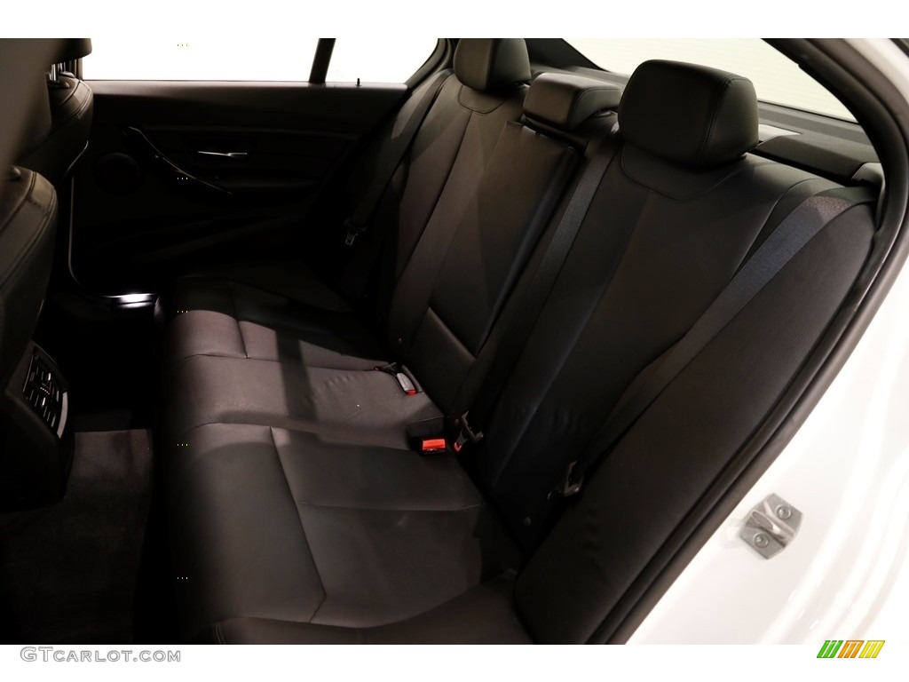 2015 3 Series 320i xDrive Sedan - Alpine White / Black photo #21