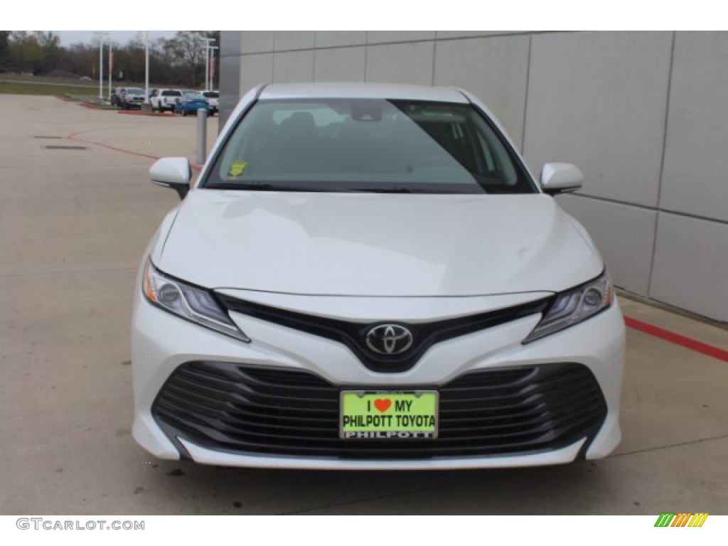 2019 Camry XLE - Wind Chill Pearl / Ash photo #3