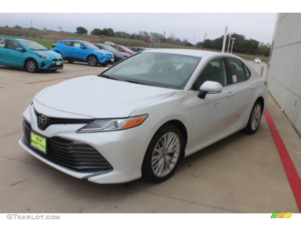 2019 Camry XLE - Wind Chill Pearl / Ash photo #4
