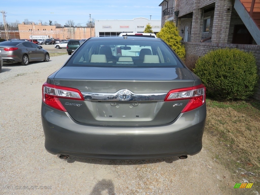 2014 Camry XLE V6 - Cypress Pearl / Ivory photo #8