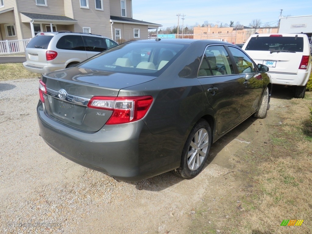 2014 Camry XLE V6 - Cypress Pearl / Ivory photo #9