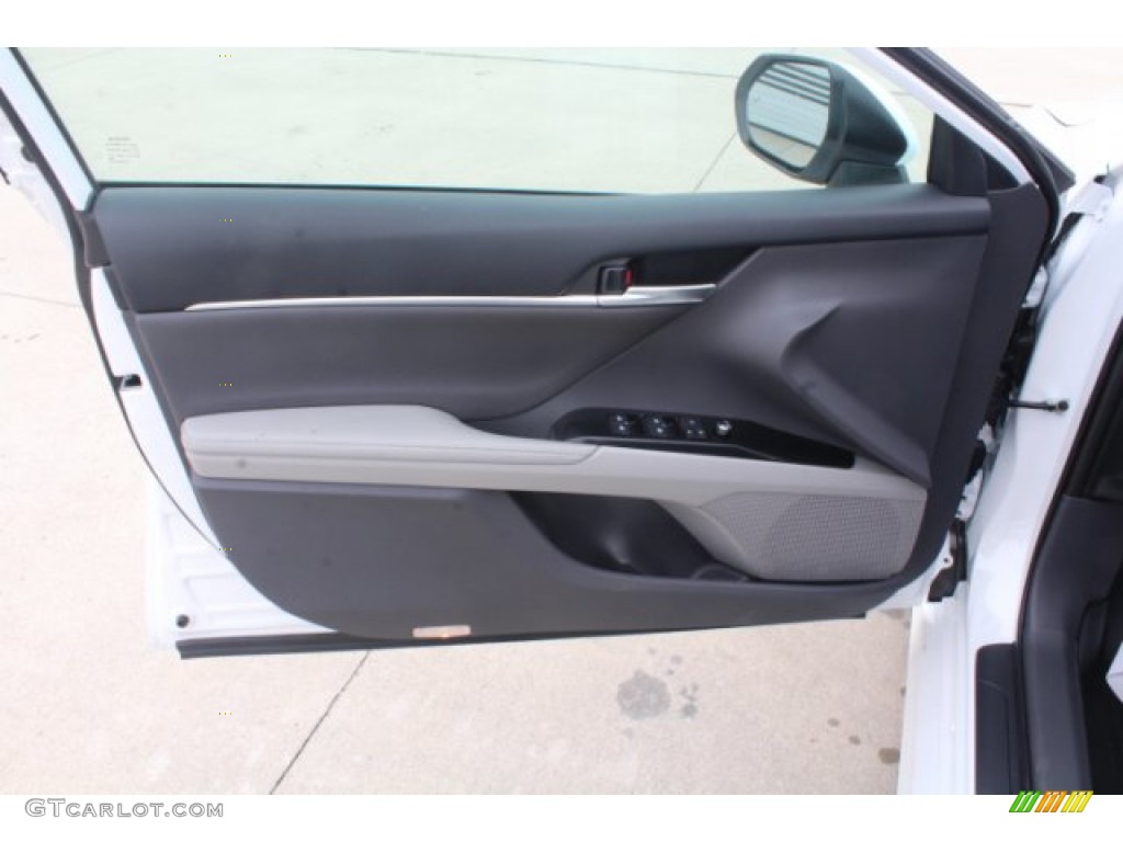 2019 Camry XLE - Wind Chill Pearl / Ash photo #9