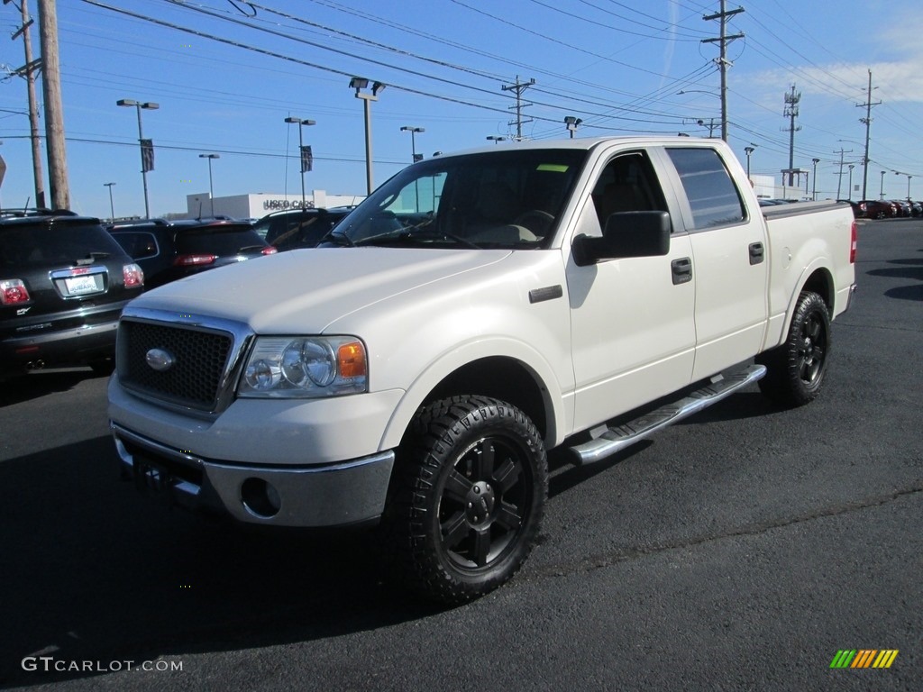 2007 F150 Lariat SuperCrew 4x4 - White Sand Tri-Coat / Tan photo #2