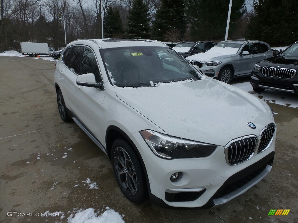 2019 X1 xDrive28i - Alpine White / Black photo #1