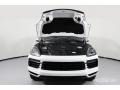 White - Cayenne  Photo No. 28