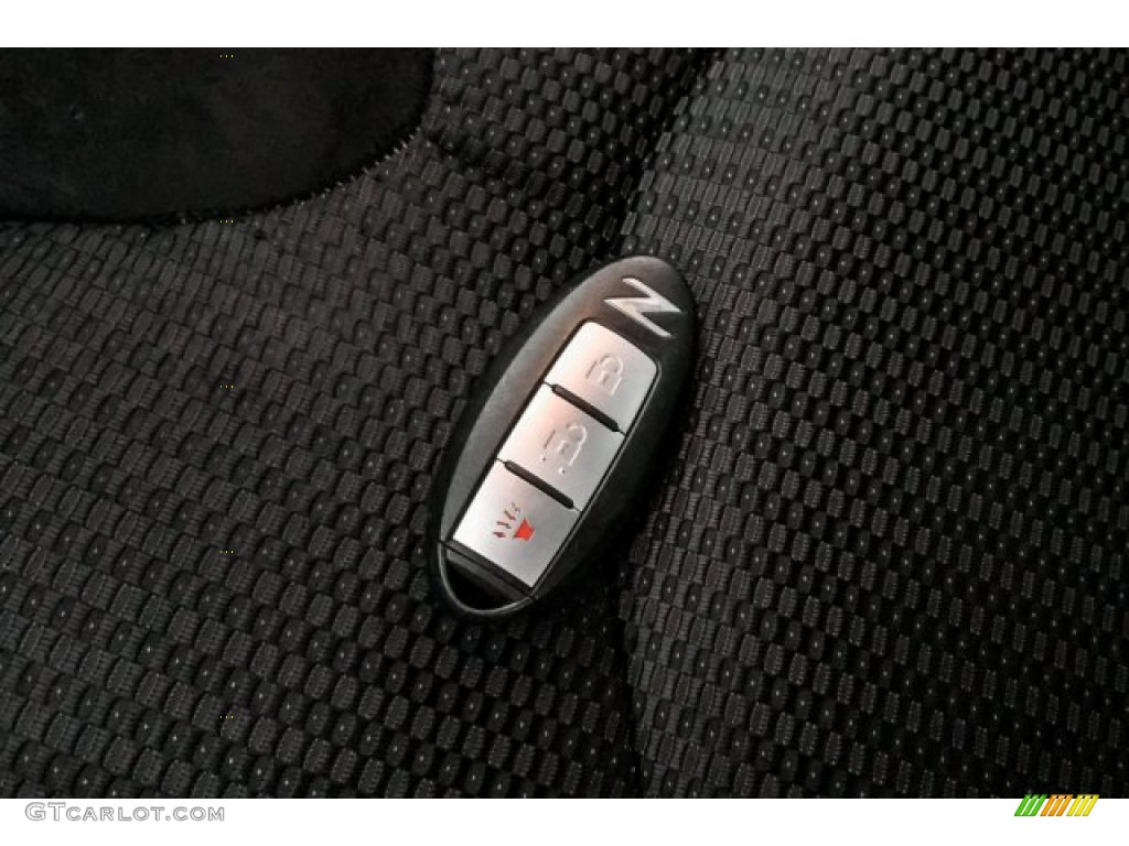 2017 Nissan 370Z Coupe Keys Photos