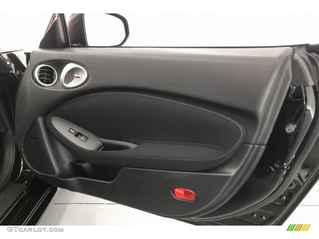 2017 Nissan 370Z Coupe Door Panel Photos
