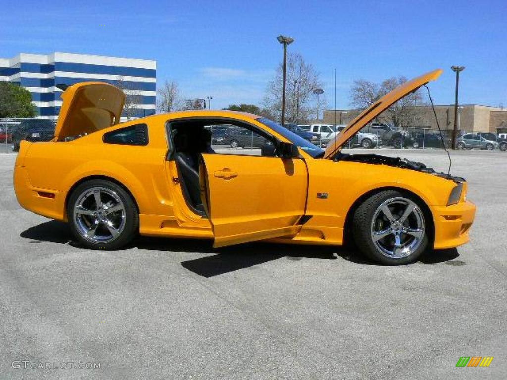 2007 Mustang Saleen S281 Supercharged Coupe - Grabber Orange / Black Leather photo #4