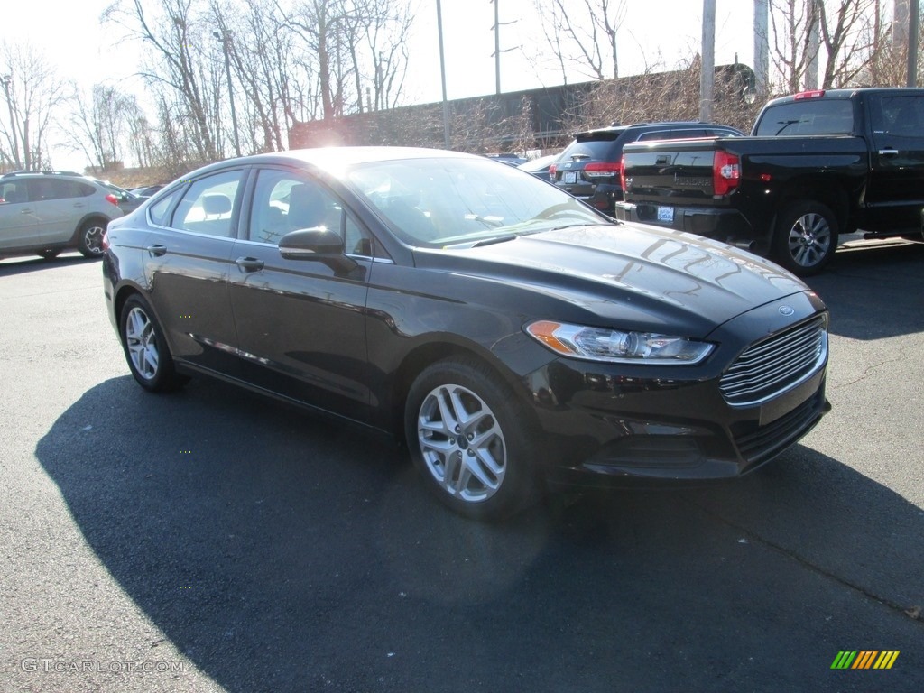 2014 Fusion SE - Tuxedo Black / Dune photo #4