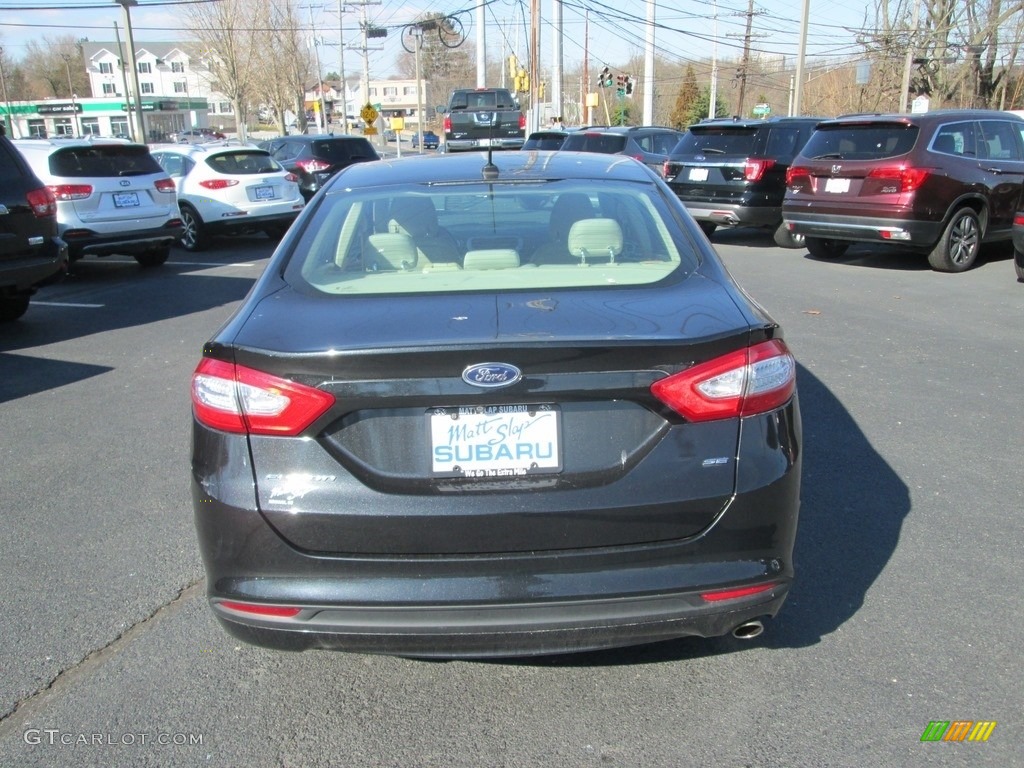 2014 Fusion SE - Tuxedo Black / Dune photo #7