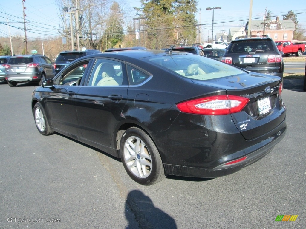 2014 Fusion SE - Tuxedo Black / Dune photo #8