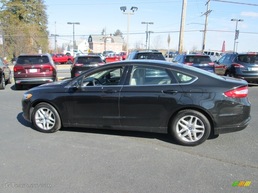 2014 Fusion SE - Tuxedo Black / Dune photo #9