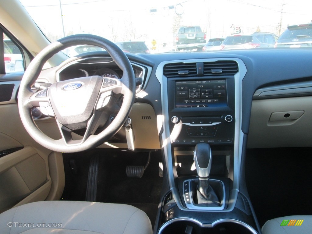 2014 Fusion SE - Tuxedo Black / Dune photo #10