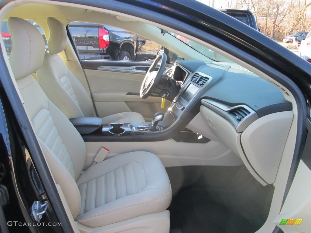 2014 Fusion SE - Tuxedo Black / Dune photo #18