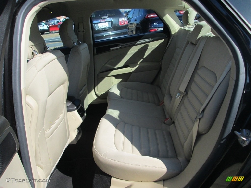 2014 Fusion SE - Tuxedo Black / Dune photo #21