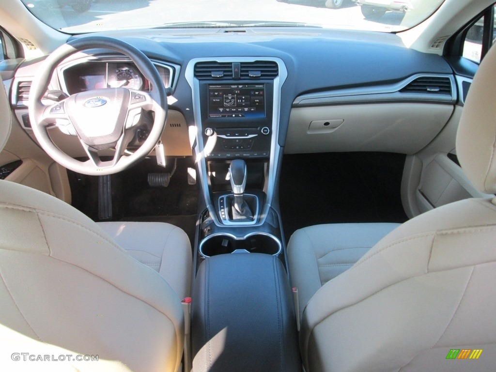 2014 Fusion SE - Tuxedo Black / Dune photo #24
