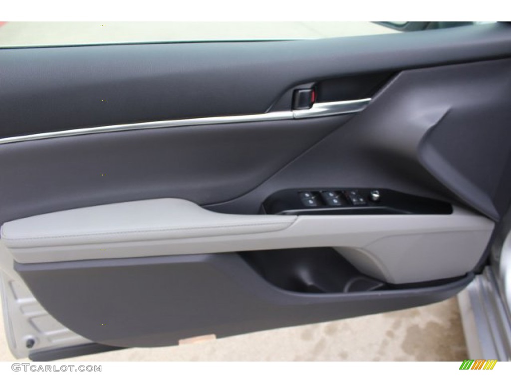 2019 Camry XLE - Celestial Silver Metallic / Ash photo #8