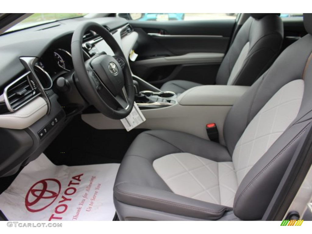 2019 Camry XLE - Celestial Silver Metallic / Ash photo #11