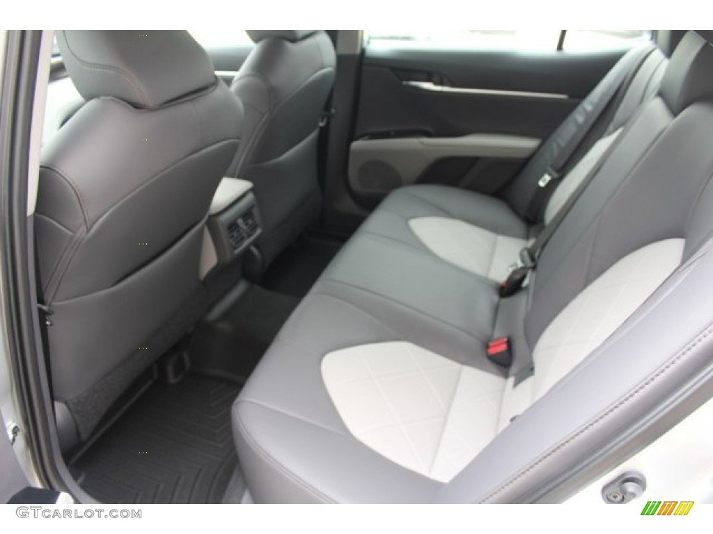 2019 Camry XLE - Celestial Silver Metallic / Ash photo #26