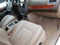Stone White - Town & Country Touring - L Photo No. 21