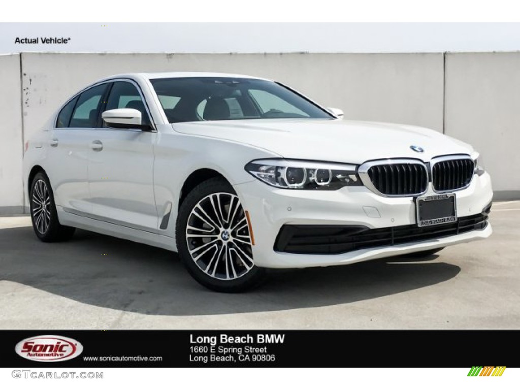 2019 5 Series 530i Sedan - Alpine White / Black photo #1