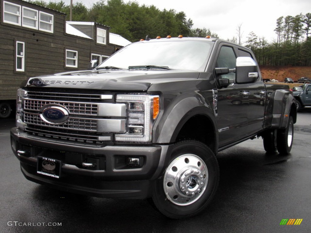 2019 F450 Super Duty Platinum Crew Cab 4x4 - Magnetic Metallic / Black photo #1