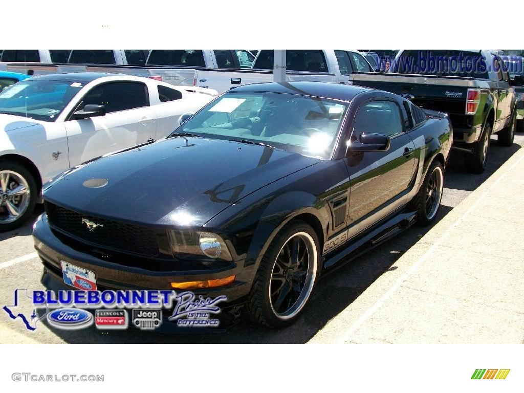 Black Ford Mustang