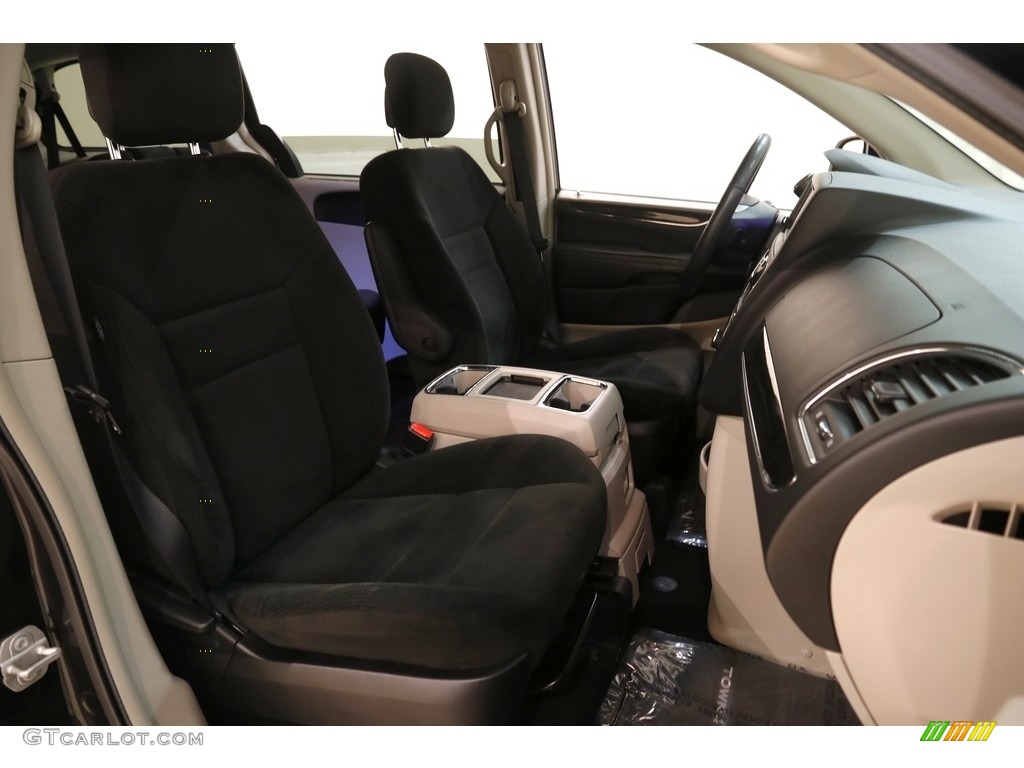 2016 Town & Country Touring - Brilliant Black Crystal Pearl / Black/Light Graystone photo #18