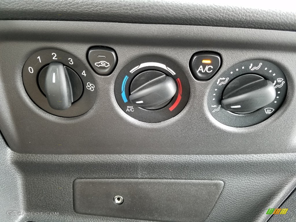 2019 Transit Van 250 LR Regular - Oxford White / Pewter photo #14