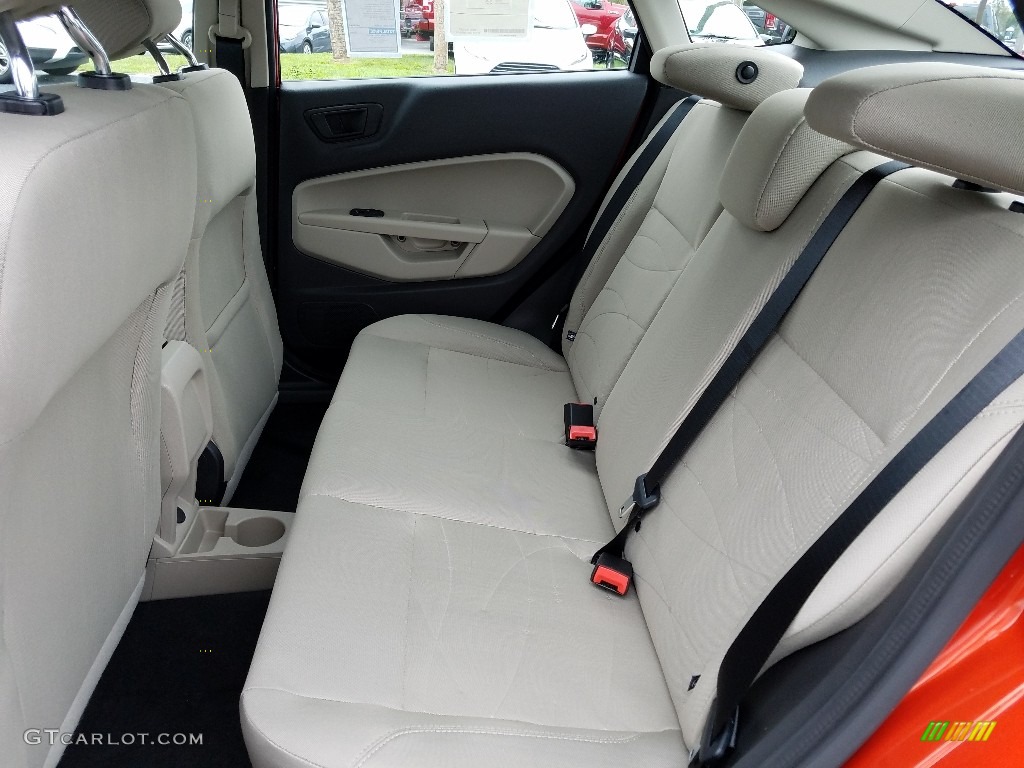 2019 Fiesta SE Sedan - Hot Pepper Red / Medium Light Stone photo #10