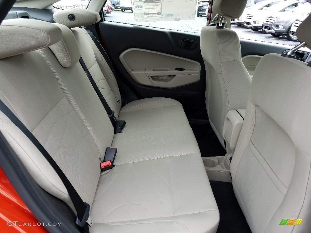 2019 Fiesta SE Sedan - Hot Pepper Red / Medium Light Stone photo #11