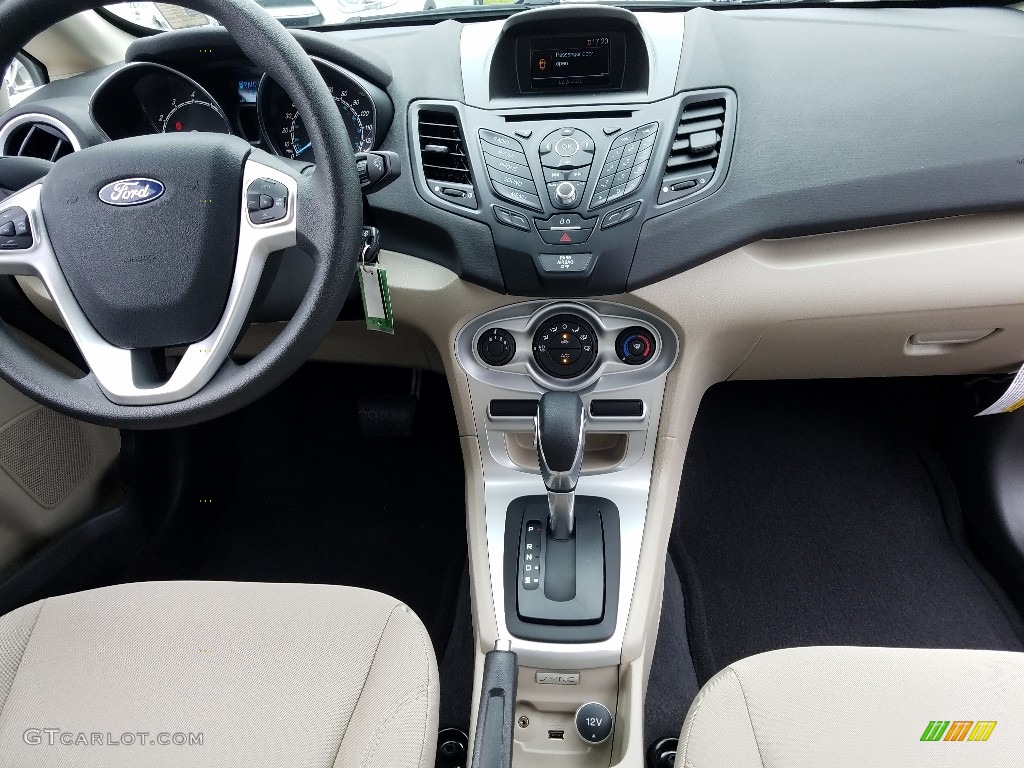2019 Fiesta SE Sedan - Hot Pepper Red / Medium Light Stone photo #13
