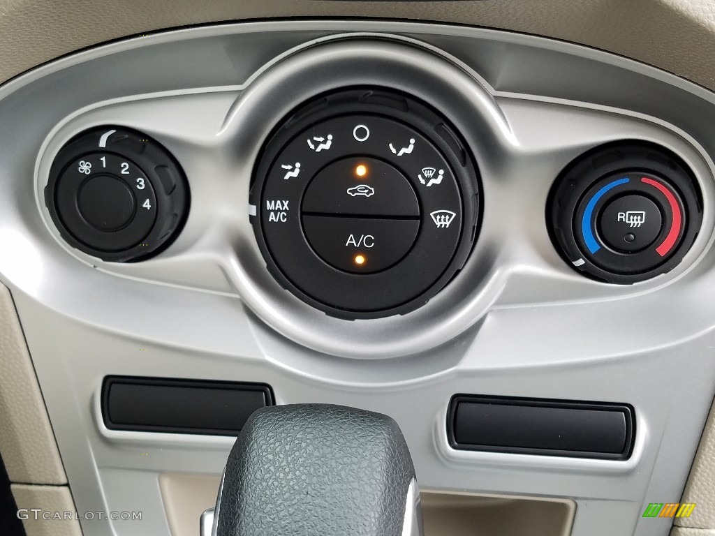 2019 Fiesta SE Sedan - Hot Pepper Red / Medium Light Stone photo #16