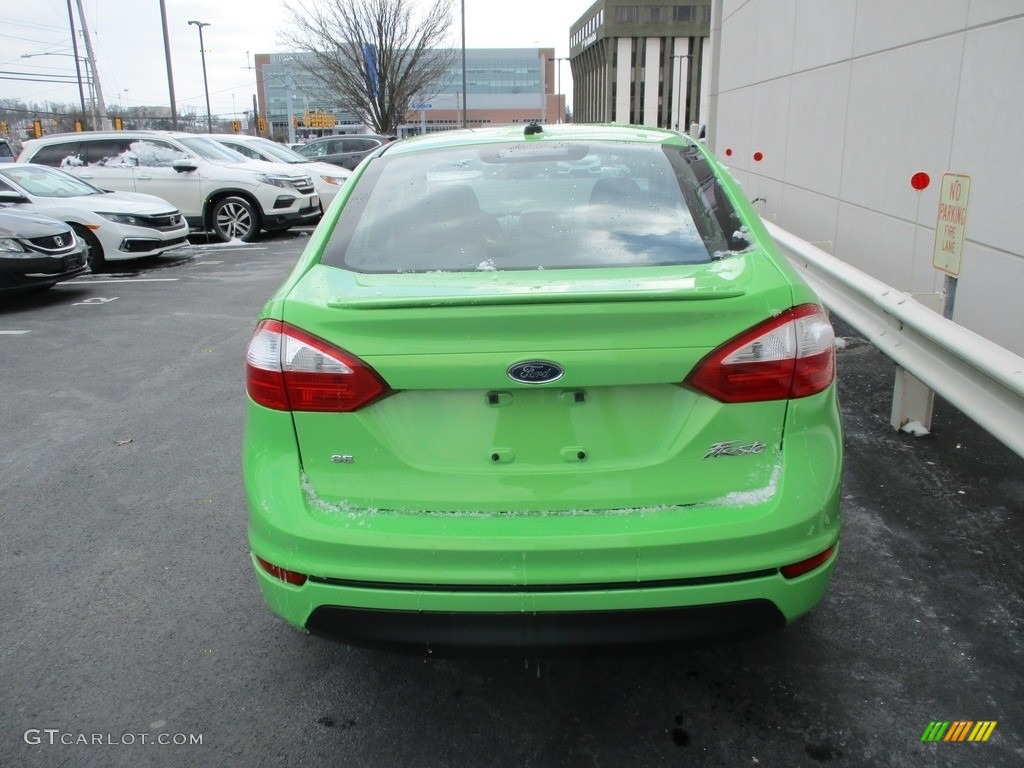 2014 Fiesta SE Sedan - Green Envy / Charcoal Black photo #4