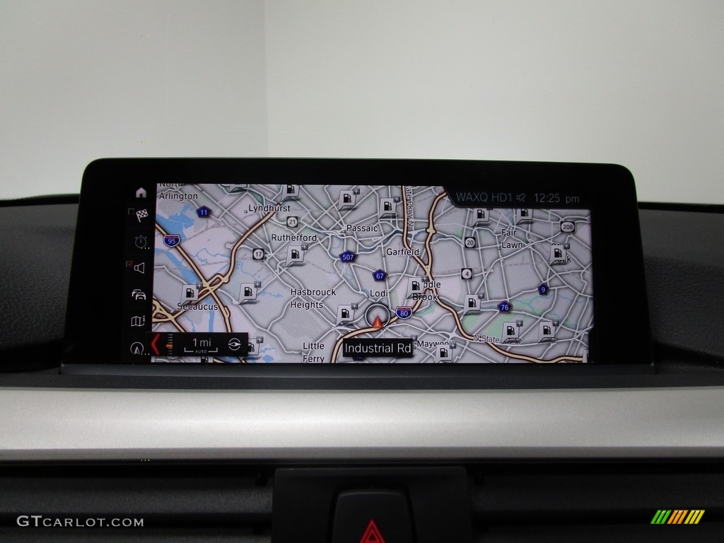 2018 3 Series 320i xDrive Sedan - Black Sapphire Metallic / Black photo #24