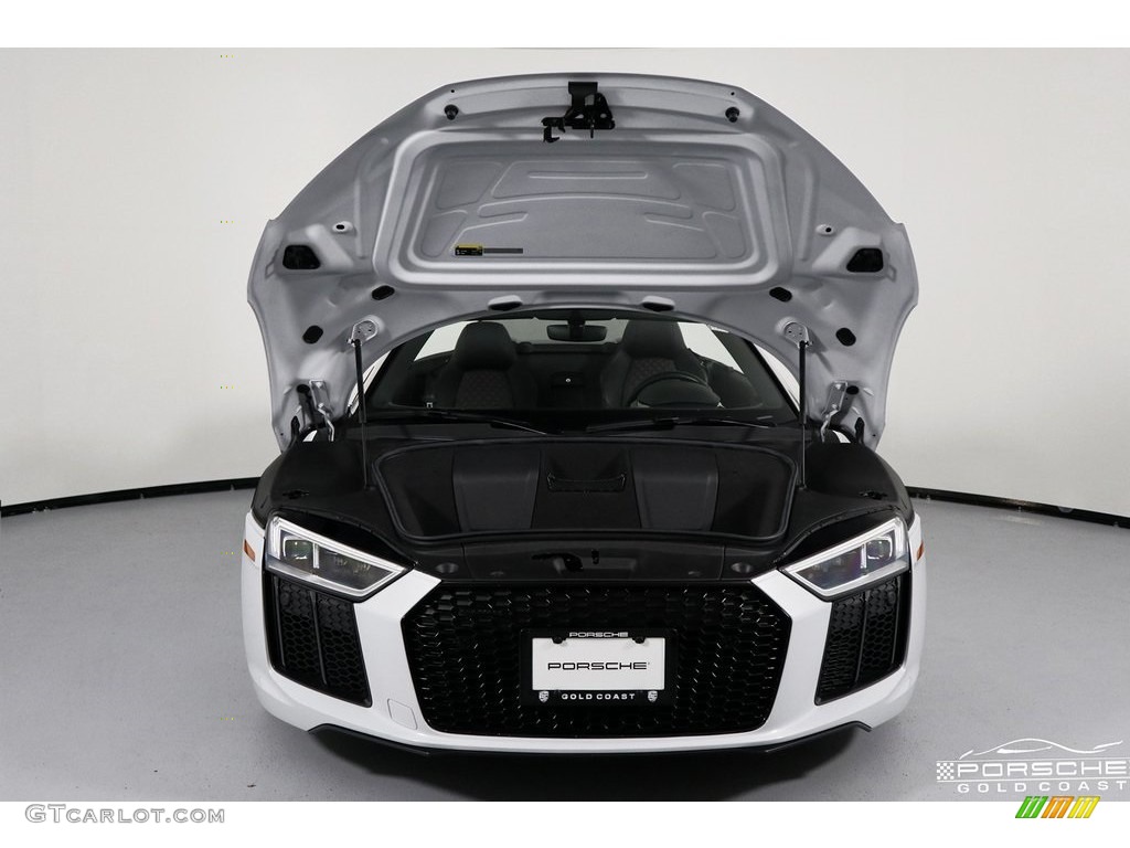 2017 R8 V10 - Ibis White / Black/Express Red Stitching photo #37