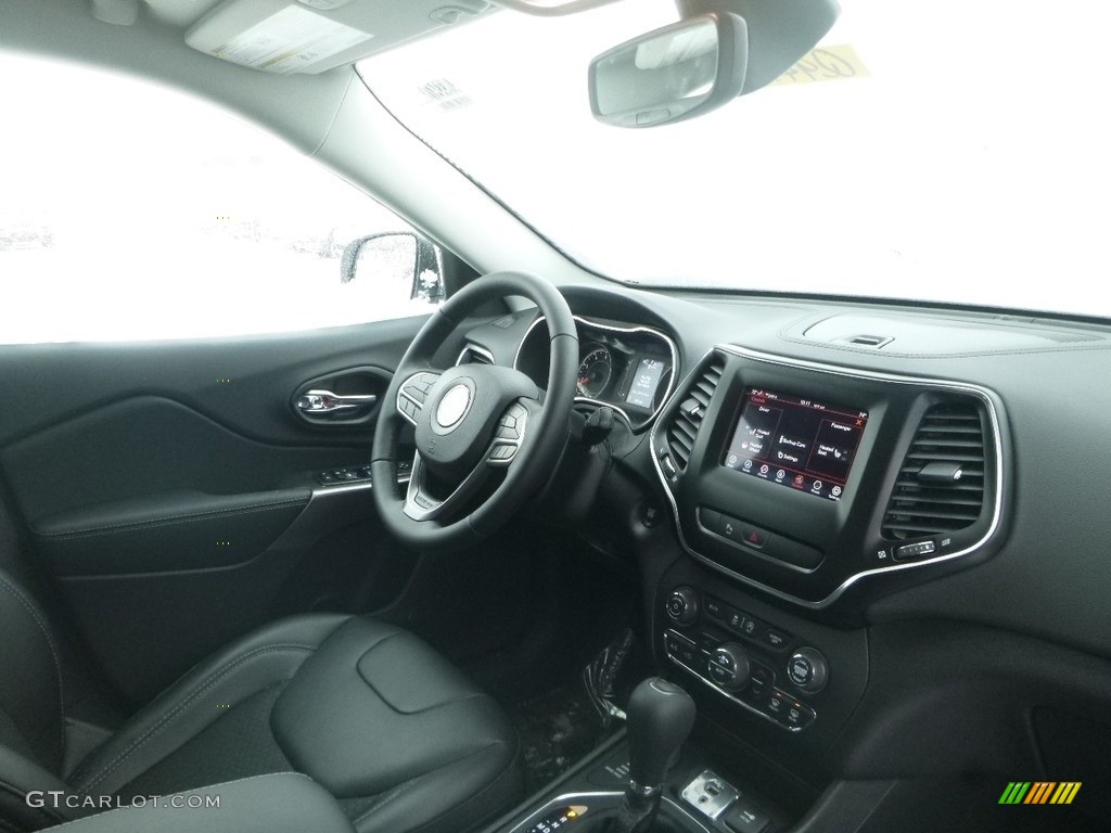 2019 Cherokee Latitude Plus 4x4 - Bright White / Black photo #10