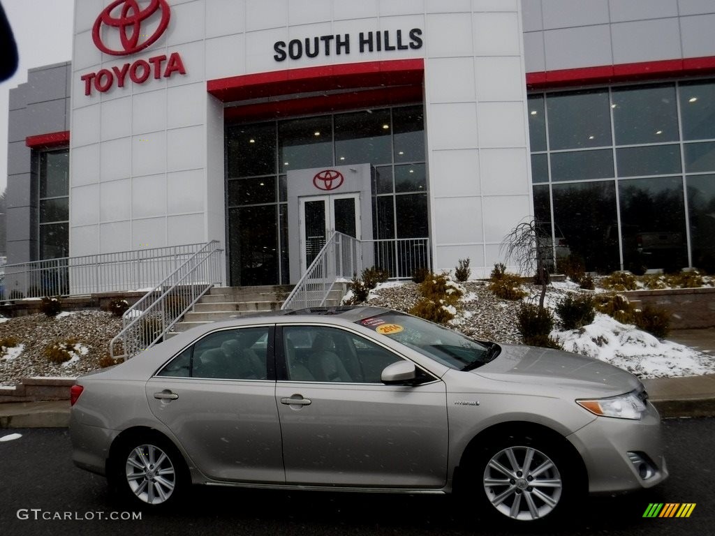 2014 Camry Hybrid XLE - Creme Brulee Metallic / Ivory photo #2