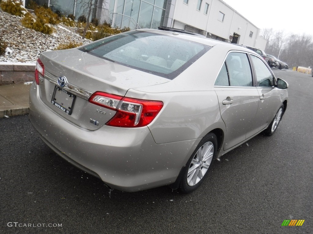 2014 Camry Hybrid XLE - Creme Brulee Metallic / Ivory photo #9