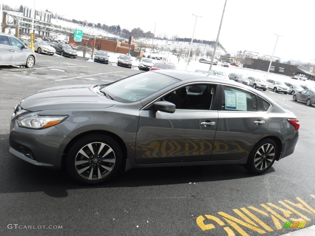 2017 Altima 2.5 SV - Gun Metallic / Charcoal photo #6