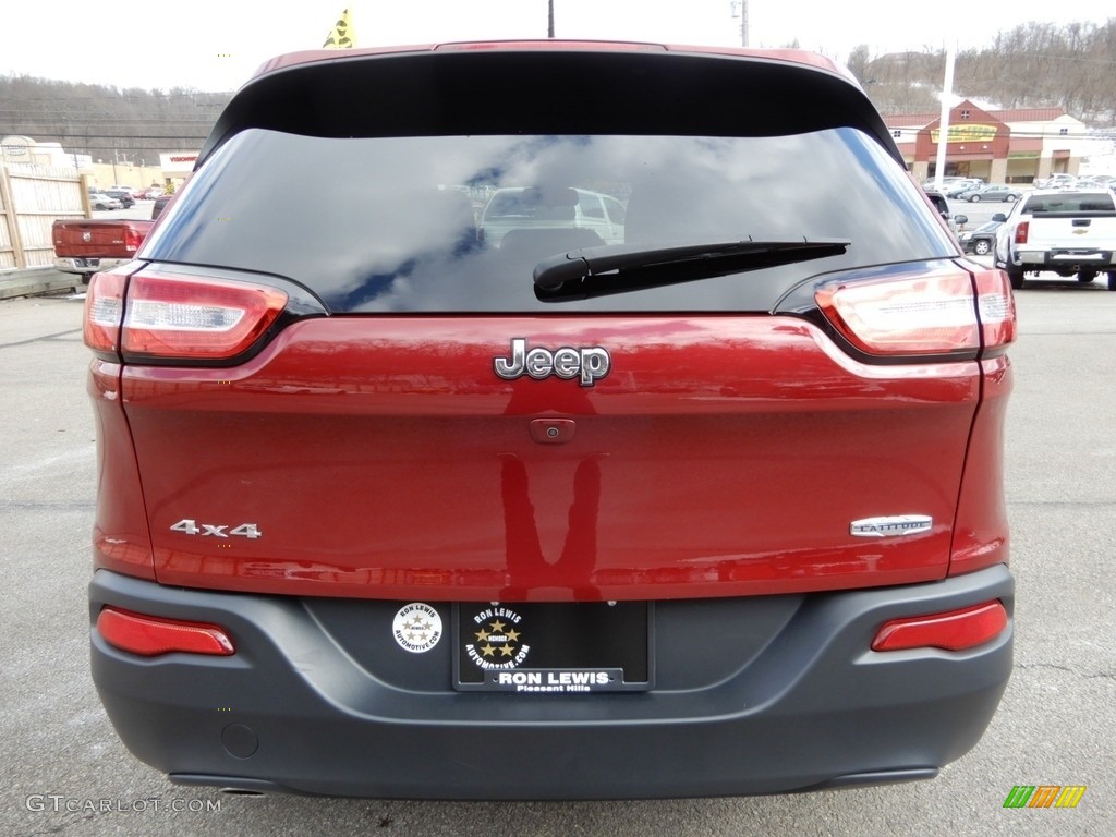 2016 Cherokee Latitude 4x4 - Deep Cherry Red Crystal Pearl / Black photo #4