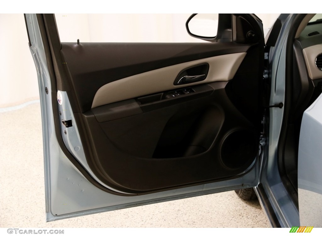2011 Cruze LS - Ice Blue Metallic / Jet Black/Medium Titanium photo #4