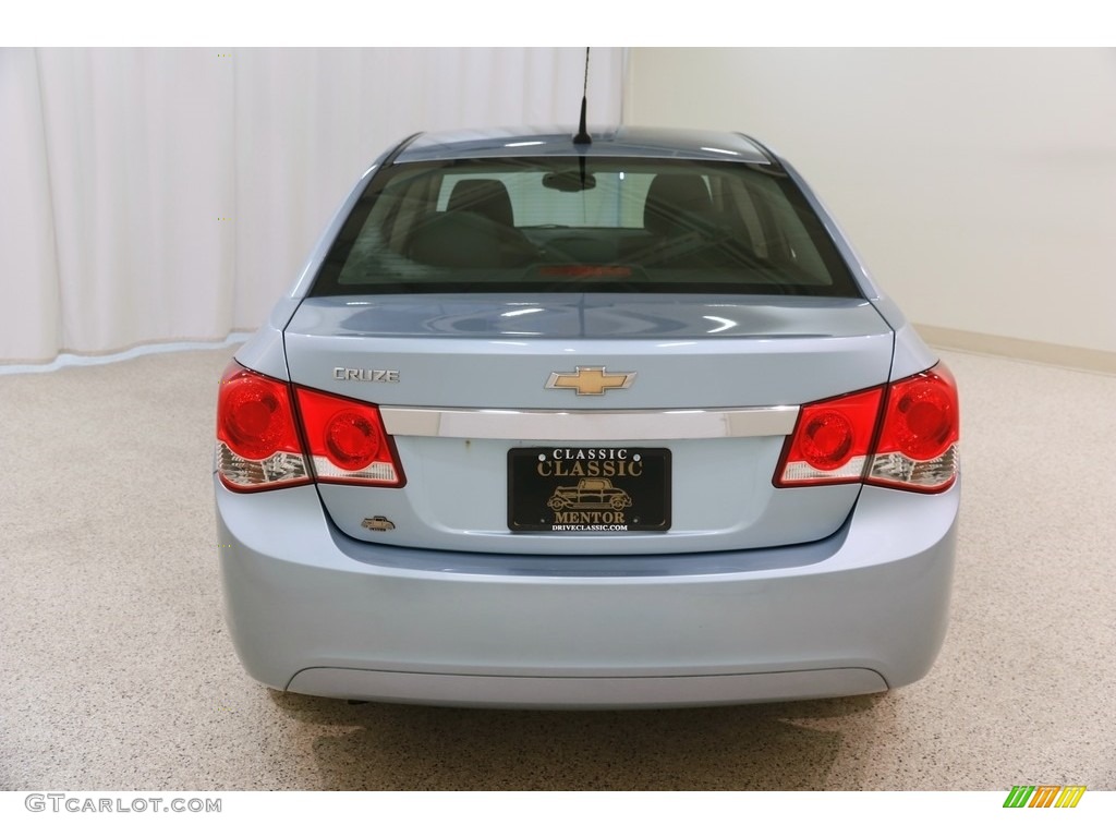 2011 Cruze LS - Ice Blue Metallic / Jet Black/Medium Titanium photo #16