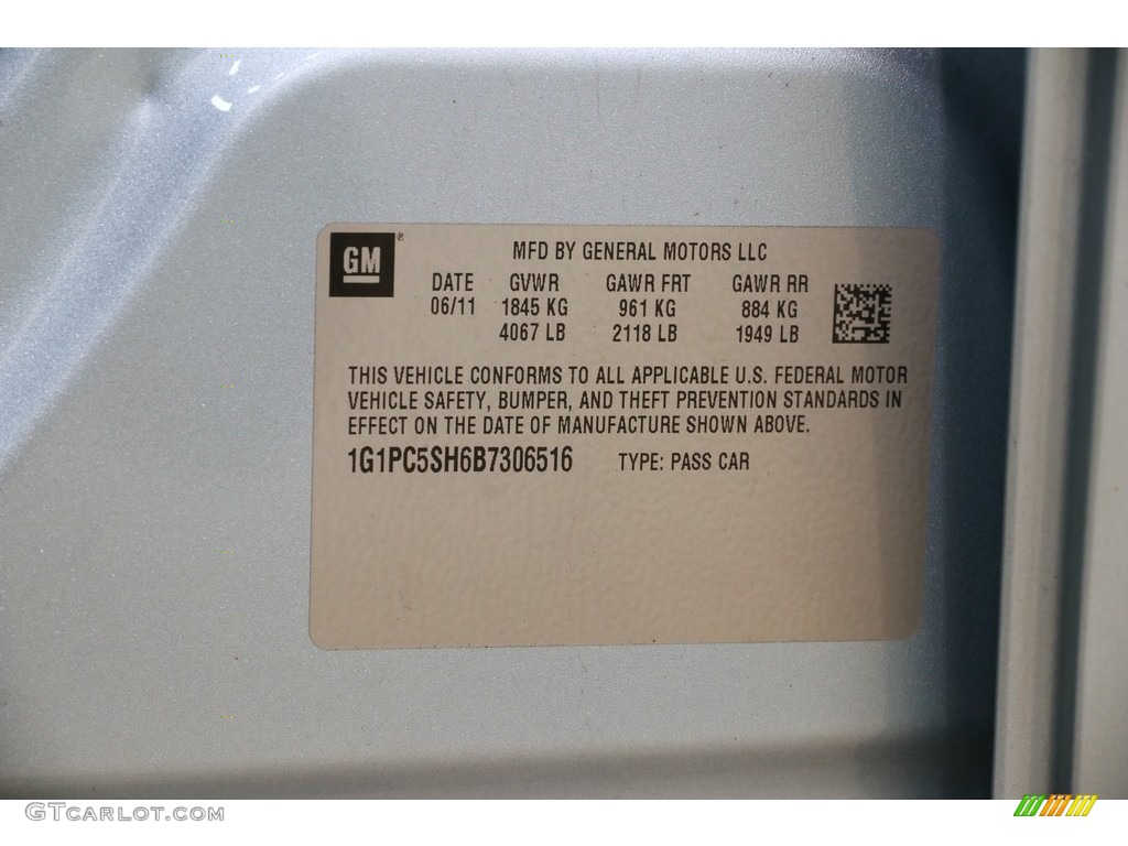2011 Cruze LS - Ice Blue Metallic / Jet Black/Medium Titanium photo #18