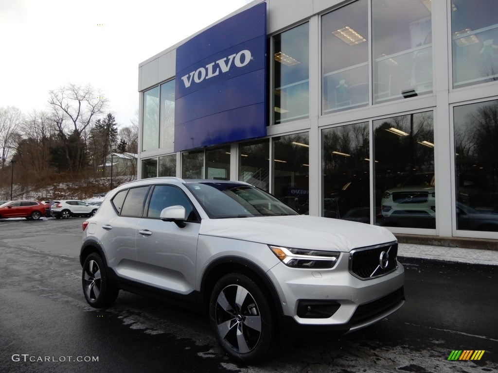 Bright Silver Metallic 2019 Volvo XC40 T5 Momentum AWD Exterior Photo #132260141