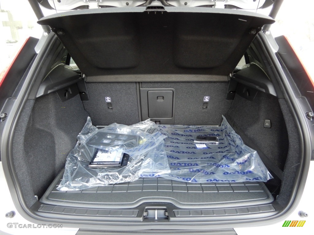2019 Volvo XC40 T5 Momentum AWD Trunk Photo #132260186