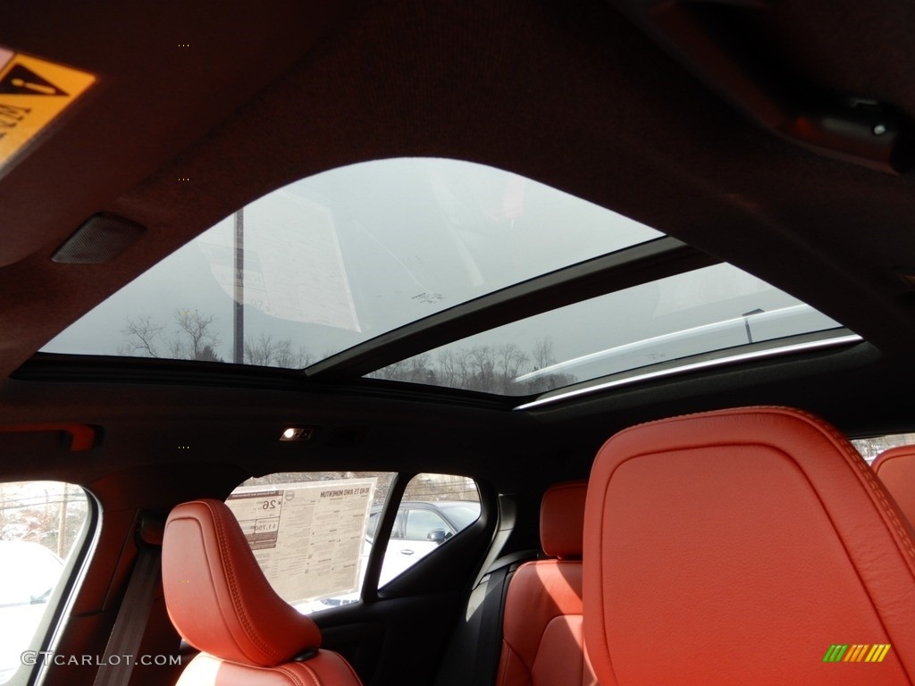 2019 Volvo XC40 T5 Momentum AWD Sunroof Photo #132260706