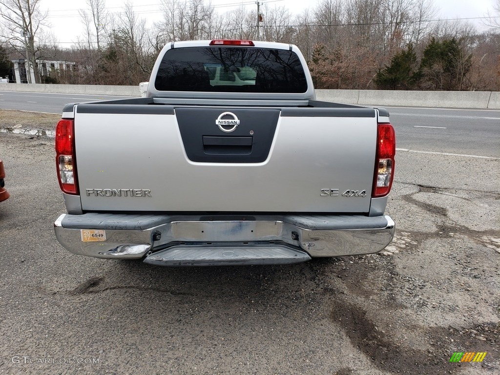 2007 Frontier SE Crew Cab 4x4 - Radiant Silver / Steel photo #4